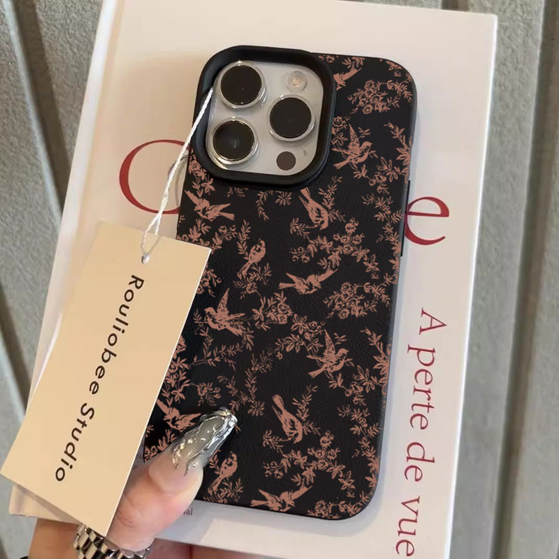 Apple Iphone 15 - Pembe Küçük Çiçekler ve Lychee Desenli
