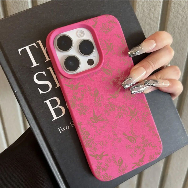 Pembe Küçük Çiçekler ve Lychee - Apple Iphone 15 incelemesi ve fiyatı