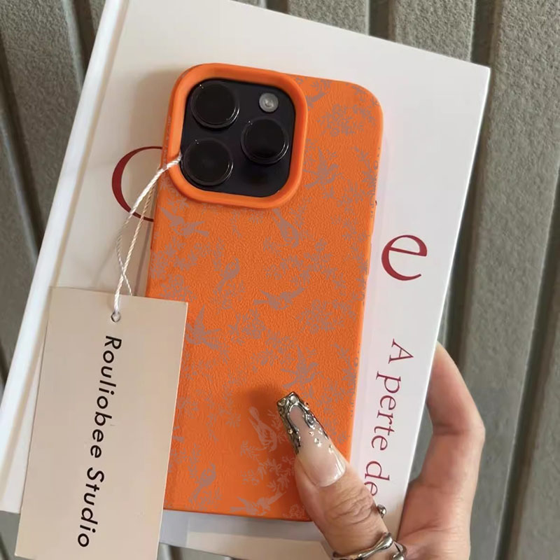 Pembe Küçük Çiçekler ve Lychee - Apple Iphone 15 incelemesi ve fiyatı