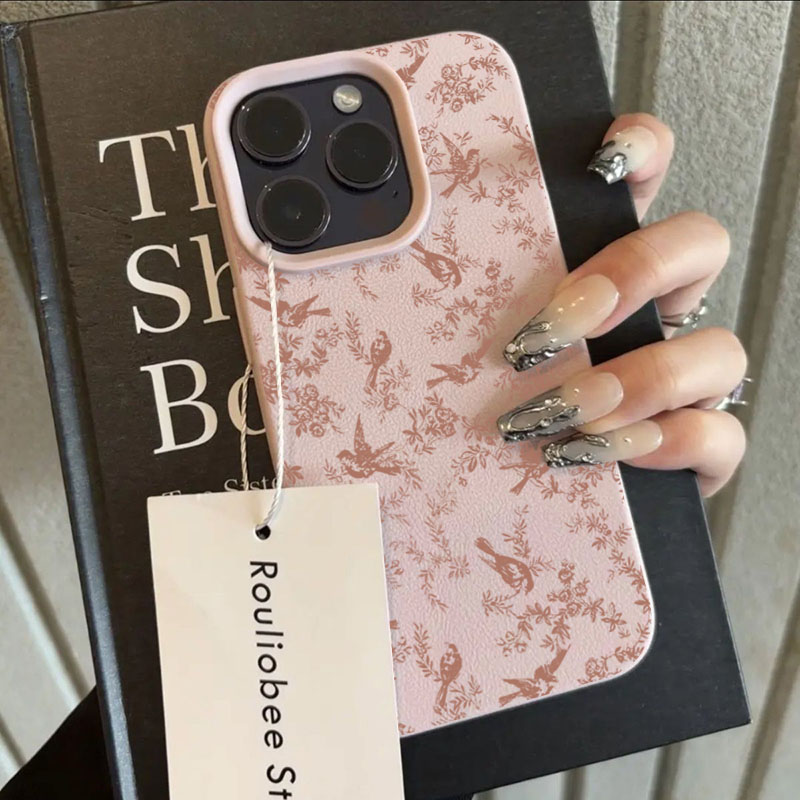Pembe Küçük Çiçekler ve Lychee - Apple Iphone 15 incelemesi ve fiyatı